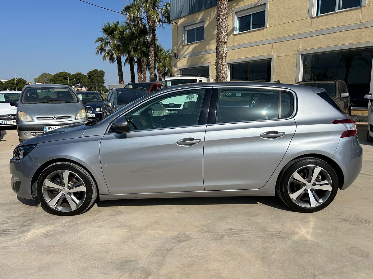 PEUGEOT 308 ALLURE 1.2 E-THP AUTO SPANISH LHD IN SPAIN 61000 MILES SUPERB 2017